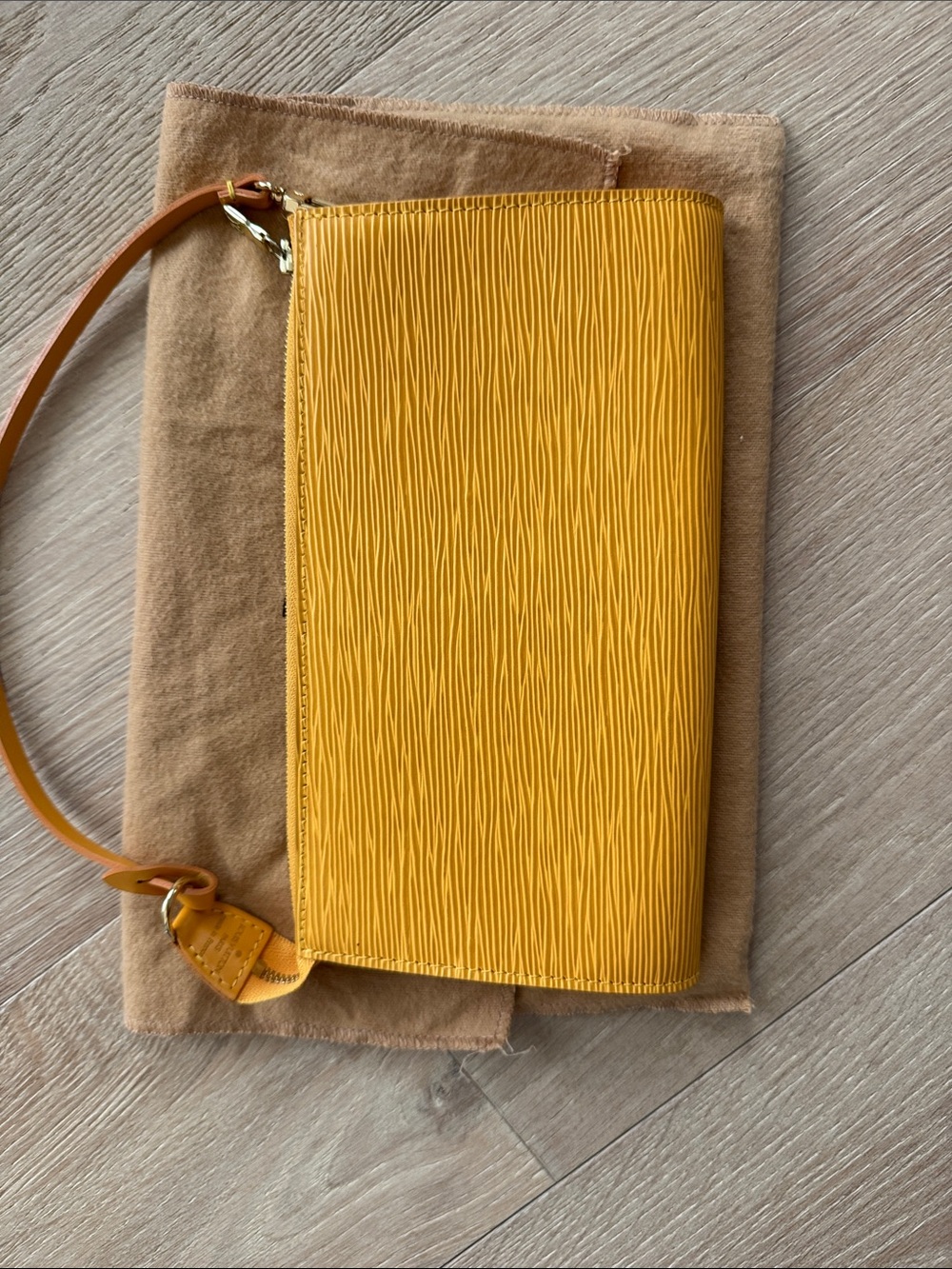 Authentic Louis Vuitton Yellow Epi Leather Wristlet Clutch - Picture 3 of 4